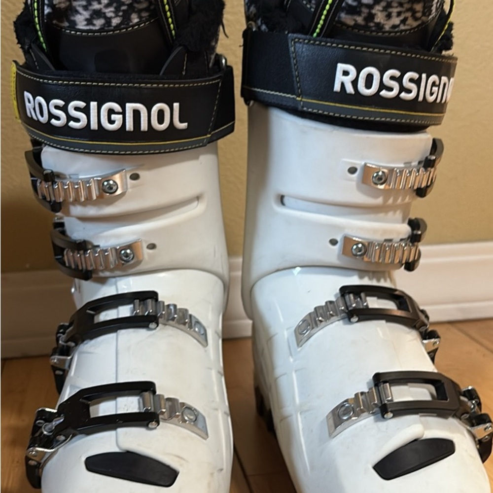 Rossignol White Ski Boots with Black and Yellow Details - Picture 2 of 3